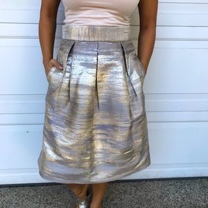 Women’s Simply Styled Metallic Holiday Skirt with Pockets, size Small